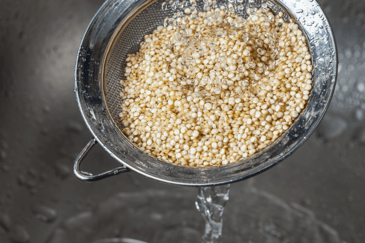 rinse quinoa